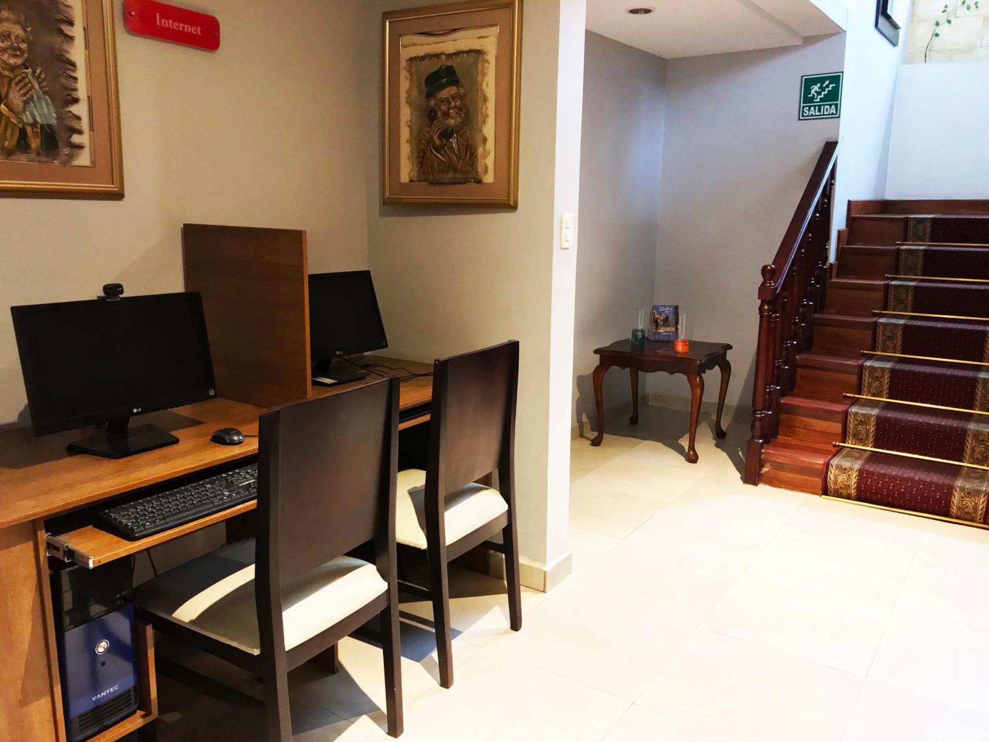 Hotel Santiago De Compostella Suites Куенка Екстер'єр фото